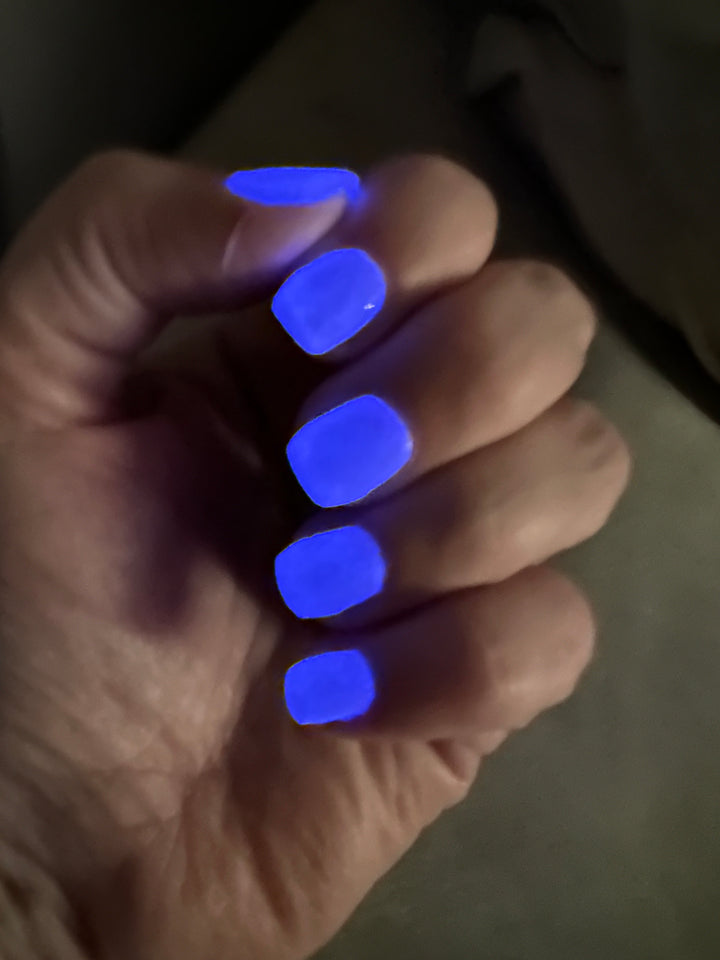 Day 8 - Icy Illusion (Glow) (Gel)
