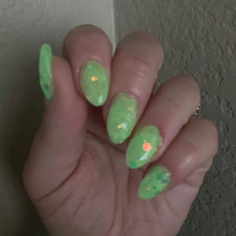 FINDING FIREFLIES (Glow) (R)